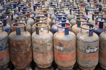 ஒரே நாளில் ரூ.268 உயர்ந்த சிலிண்டர் விலை : அதிர்ச்சியில் பொது மக்கள்