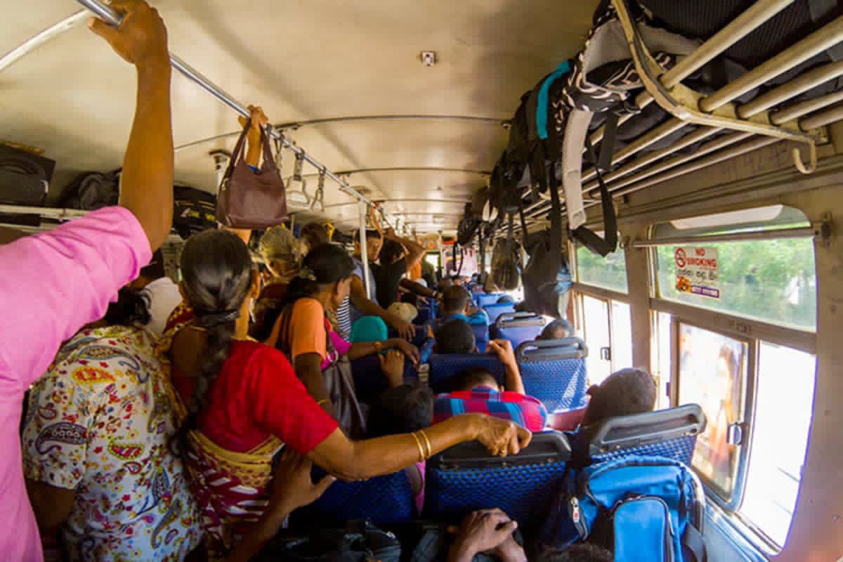பேருந்தில் இளம் பெண்ணிடம் மோசமாக செயற்பட்டவருக்கு காத்திருந்த அதிர்ச்சி | Women Harassed In Bus