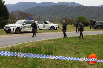 දරුණු වෙඩි තැබීමකින් පොලිස් නිලධාරීන් දෙදෙනෙක් ජීවිතක්ෂයට