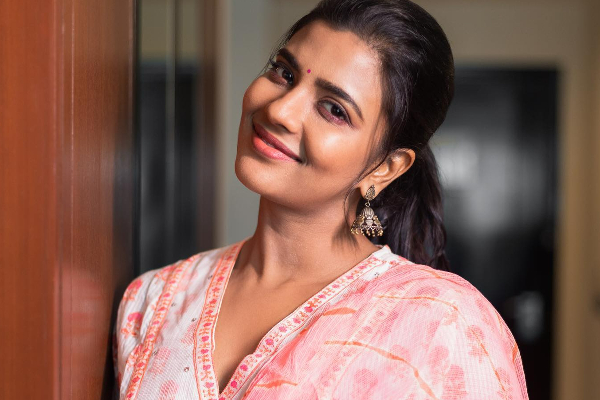 ஐஸ்வர்யா ராஜேஷ் தான் அடுத்த சூப்பர்ஸ்டாரா? பட்டம் பற்றி அவரே கொடுத்த பதில் | Is Aishwarya Rajesh The Next Superstar ஐஸ்வர்யா ராஜேஷ் தான் அடுத்த சூப்பர்ஸ்டாரா? பட்டம் பற்றி அவரே கொடுத்த பதில் | Is Aishwarya Rajesh The Next Superstar