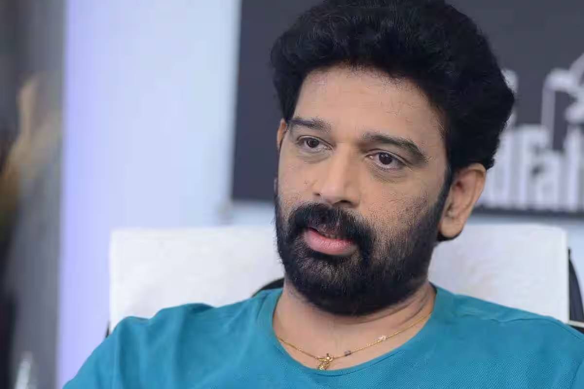 தாத்தா வயது தயாரிப்பாளர், ஹீரோயினிடம் அப்படி நடந்துகொண்டார், அதிர்ச்சி தகவலை கூறிய பிரபல நடிகர் | Producer Who Misbehaved With The Actress