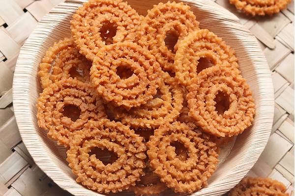 முறுக்கு சுட போறீங்களா? இப்படி ஒரு முறை செஞ்சு பாருங்க | Murukku Recipe Tamil