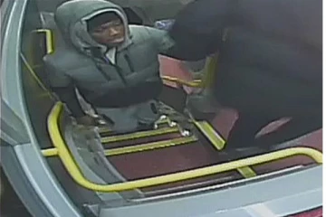 லண்டன் பேருந்தில் நள்ளிரவு மூன்று பேரால் 18 வயது இளைஞருக்கு நேர்ந்த நிலை! புகைப்படங்கள்