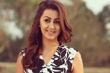 பிரபல நடிகருடன் நிச்சயம் செய்தாரா? நடிகை நிக்கி கல்ராணி - திருமணம் எப்போது?