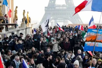 பிரான்ஸில் கொரோனா சான்றிதழுக்கு எதிராக பொதுமக்கள் போராட்டம்!