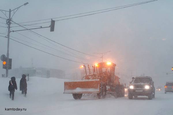 snow falling 2 killed in kamchatka