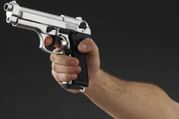 மகளின் காதலன் குடும்பத்தினர் மீது துப்பாக்கி சூடு நடத்திய தந்தை - 4 பேர் உயிரிழப்பு!