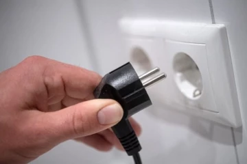 ஐரோப்பாவிலேயே அதிக மின்கட்டணம் செலுத்துபவர்கள் இவர்கள்தான்