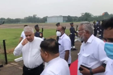 ஊடகங்களுக்கு அனுமதி மறுத்து அரச உயர்மட்ட அதிகாரிகளுடன் ரணில் விசேட சந்திப்பு!