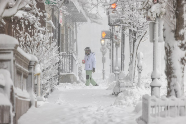 அமெரிக்காவில் அவசரநிலை பிரகடனம்! 153 ஆண்டுகால வரலாற்றில் முதல் முறையாக நடந்த விடயம் | Historic American Blizzard Boston Globe Postpone அமெரிக்காவில் அவசரநிலை பிரகடனம்! 153 ஆண்டுகால வரலாற்றில் முதல் முறையாக நடந்த விடயம் | Historic American Blizzard Boston Globe Postpone