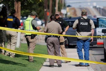 அமெரிக்காவில் தவறுதலாக தந்தையை சுட்டுக்கொன்ற 2 வயது சிறுவன்-உலக செய்திகள்