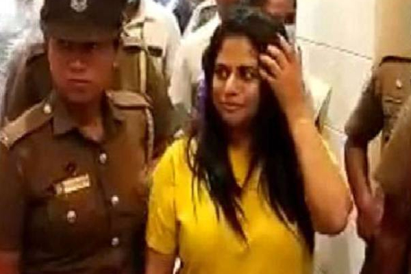 சிறைக்குள் திலினி பிரயமாலியிடம் கடுமையாக நடந்துக்கொண்ட அதிகாரிகள்! | Thilini Priyamali Officials Were Harsh Prison Jail