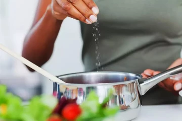 மிதமிஞ்சிய உப்பும் நிபுணர்களின் எச்சரிக்கையும்