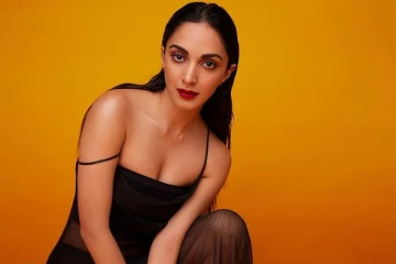 அட்டை படத்திற்கு செம கவர்ச்சியாக போஸ் கொடுத்த கியாரா அத்வானி