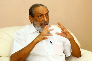 அரசாங்கத்தை தவறாக வழி நடத்தும் குழுக்கள்! வாசுதேச