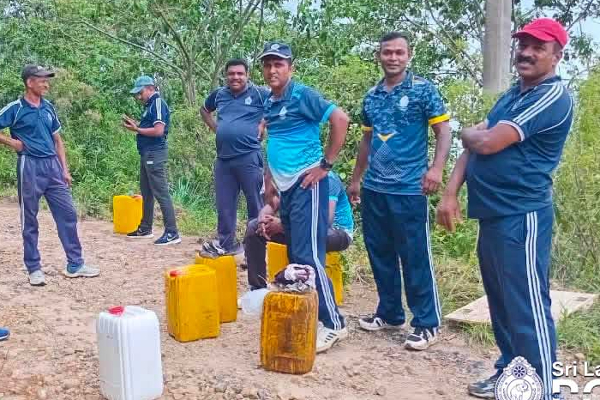 மின்சாரத்தை சீர்செய்யும் பணியில் இலங்கை காவல்துறை! | Police Ella Efforts For Badulla