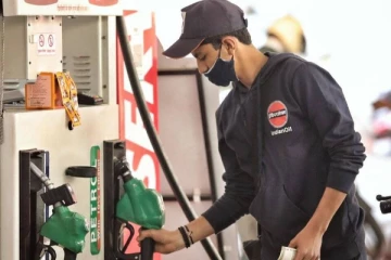 உச்சத்தை தொட்ட பெட்ரோல் விலை - வாகன ஓட்டிகள் கவலை!