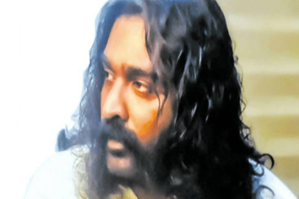 பெரிய மீசை, நீண்ட தலைமுடியுடன் ரசிகர்களுக்கு இன்ப அதிர்ச்சி கொடுத்த விஜய் சேதுபதி | Vijay Sethupathi Indian Actor New Photo