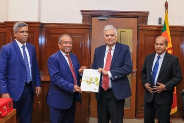 இலங்கை வங்கியின் 2022 ஆண்டிற்கான ஆண்டறிக்கை - ரணிலிடம் கையளிப்பு