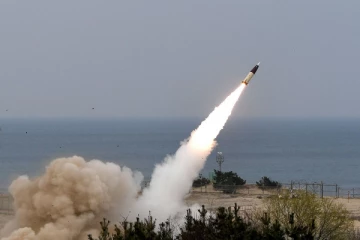 கொரிய தீபகற்பத்தில் போர்பதற்றம் : மீண்டும் வடகொரியா ஏவுகணை சோதனை