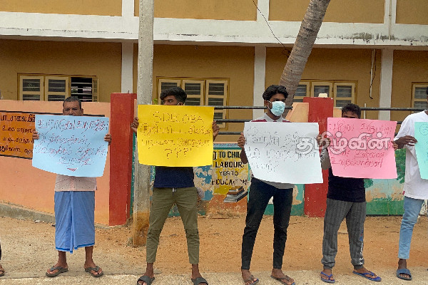 தாராபுரம் பாடசாலை அதிபர் நியமனத்திற்கு எதிராக மக்கள் போராட்டம் (Photos) | Public Protest Against Principal Appoinment