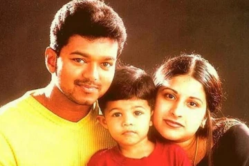 தாய், தந்தை, மனைவி, மகனுடன் நடிகர் விஜய்.. அழகிய குடும்பத்தின் புகைப்படம்