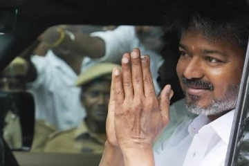 තමිල්නාඩුවම අතරමං කළ විජේගේ මහ ඇමති හීනේ හෙටවත් ඉටු වෙයිද? තලපති විජේ හෙට දිවුරුම්දීමට නියමිතයි