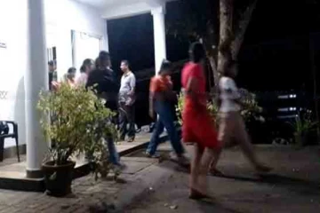 விபச்சாரிகளுடன் சிக்கிய பல்கலைக்கழக மாணவிகள்; 27 பேர் கைது !