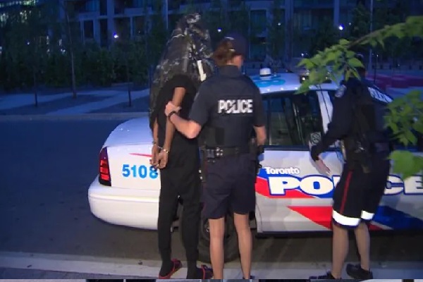 கனடாவை அதிரவைத்த தமிழர் - காவல்துறையின் அதிரடி நடவடிக்கை | Tamil Who Shook Canada Police Action