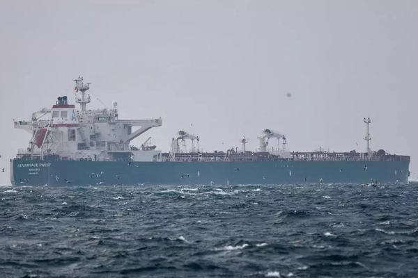 ஆசிய ஊழியர்கள் 24 பேர்களுடன் கப்பலை சிறைபிடித்த ஈரான் | Iran Navy Seizes Tanker With Indian Crew