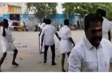 ரணகளமாகும் அதிமுக தலைமைக் கழகம் -ஆதரவாளர்கள் சரமாரி மோதல்!