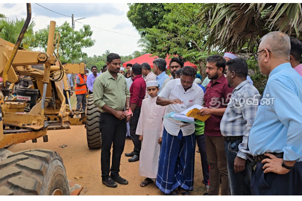 கோடி ரூபாய் செலவில் தோப்பூரில் வீதி அபிவிருத்தி பணிகள் ஆரம்பம்! | Road Development In Thoppur