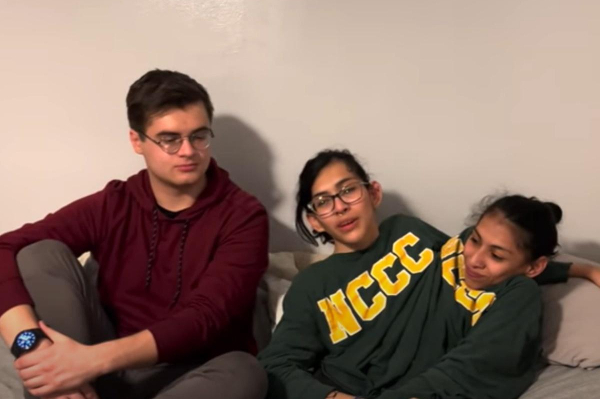 ஒரே உடல் தான்..2 தலை - இரட்டை சகோதரிகளில் ஒருவருக்கு காதலன் - சுவாரஸ்ய நிகழ்வு! | Conjoined Twin Sisters Love Life With Boyfriend