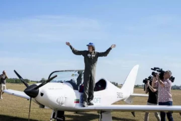 17 வயது இளம் விமானி படைத்த சாதனை! அப்படி என்ன செய்தார் தெரியுமா?