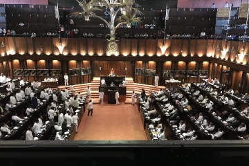 நாடாளுமன்ற உறுப்பினர்களுக்கு வெட்டப்பட்டது நான்கு இலட்சம்