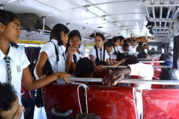 பாடசாலை போக்குவரத்து சேவைகளும் நிறுத்தம்