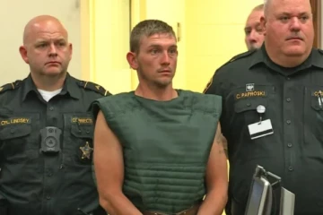 மூன்று மகன்களை நிற்க வைத்து சுட்டுக்கொன்ற தந்தை: நாட்டை உலுக்கிய கொடூர சம்பவம்