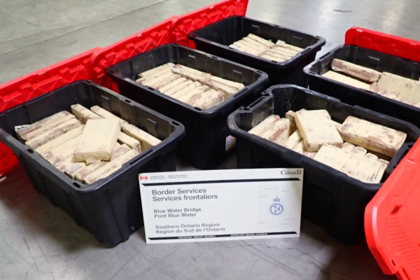 கனடிய எல்லையில் 349 கிலோ கொக்கைன் பறிமுதல் | 37 Million Of Cocaine Seized At Blue Water Bridge