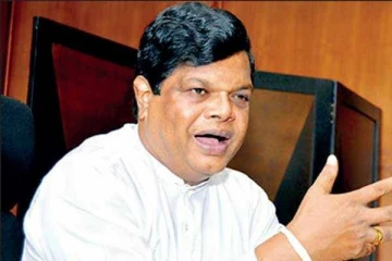 அத்தியாவசிய பொருட்களை அதிக விலைக்கு விற்கும் வியாபாரிகளுக்கு எதிராக நடவடிக்கை – பந்துல