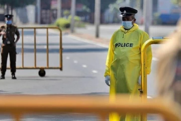 உடனடியாக நாட்டை முடக்குங்கள்! - அரசாங்கத்திடம் அவசர கோரிக்கை