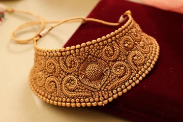 தங்கம் விலை எப்போது குறையும்? ஆண்டு இறுதிக்குள் ரூ.60,000-ஐ தொடும்!