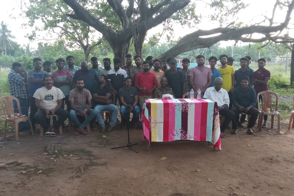 யாழ்ப்பாணம் - ஊரெழு கிராமத்தில் கசிப்பு குகை முற்றுகை | Liquor Cave Siege In Jaffna யாழ்ப்பாணம் - ஊரெழு கிராமத்தில் கசிப்பு குகை முற்றுகை | Liquor Cave Siege In Jaffna