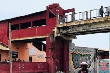 பம்பலப்பிட்டி தொடருந்து நிலையத்திலுள்ள பழுதடைந்த பயணிகள் மேம்பாலத்திற்கு பதிலாக புதிய பாலம்