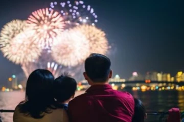 புத்தாண்டு கொண்டாட்டம்; உள்ளாடையுடன் சுற்றும் மக்கள் - என்ன காரணம்?