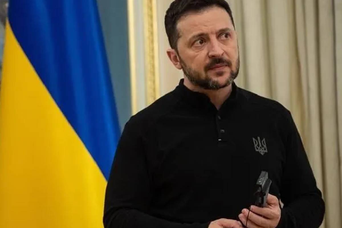 உக்ரைன் பிரதமரை மாற்ற ஜனாதிபதி ஜெலென்ஸ்கி முடிவு | Zelensky Decides To Replace Ukraine Pm உக்ரைன் பிரதமரை மாற்ற ஜனாதிபதி ஜெலென்ஸ்கி முடிவு | Zelensky Decides To Replace Ukraine Pm