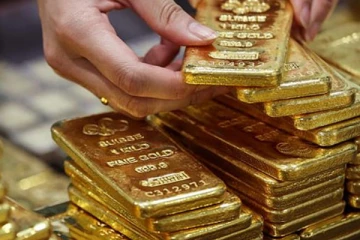 කෝටි 16ක පමණ වටිනාකමකින් යුතු රත්රන් තොගයක් රට යවන්න ගිය පිරිසකට වැඩ වැරදෙයි..