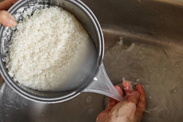 அரிசியை ஊறவைக்காமல் சமைத்தால் ஏற்படும் ஆபத்துகள் என்ன தெரியுமா?