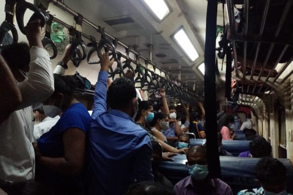 නිසොල්මනේ ඇහැරෙන මීළඟ කොරෝනා පොකුර (PHOTOS) | Covid 19 Update Sri Lanka Spread In Train