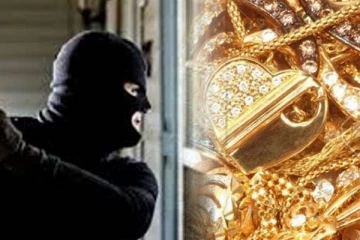 நத்தார் தேவ ஆராதணைக்கு சென்ற கோடீஸ்வரரின் வீட்டில் கொள்ளை