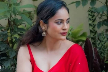 சிவப்பு நிற புடவையின் அழகில் மயக்கும் நடிகை நந்திதா ஸ்வேதா போட்டோஸ்